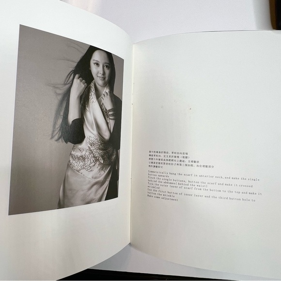 SHENG TANG PEONY 100% Silk Wrap/Shaw Convertible 20x70 Blue, Ivory, New w/tags - Picture 9 of 13